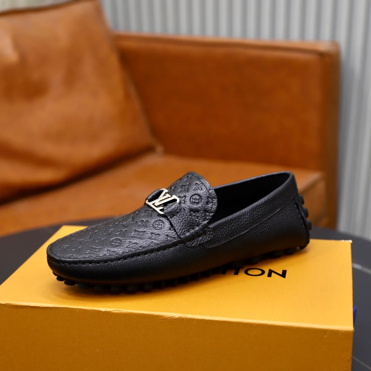 Ex-factory price: 480💰【LV】Louis Vuitton ⚠️High-end men’s driving and pedal series ⚠️38-44 (customized for 45) ⚠️All original cowhide leather! Thick and soft! Made entirely of calfskin lining! The latest non-slip beanie sole! Three-dimensional package technology! Fashionable and classic! Handicrafts! Original high quality! Feel free to compare!